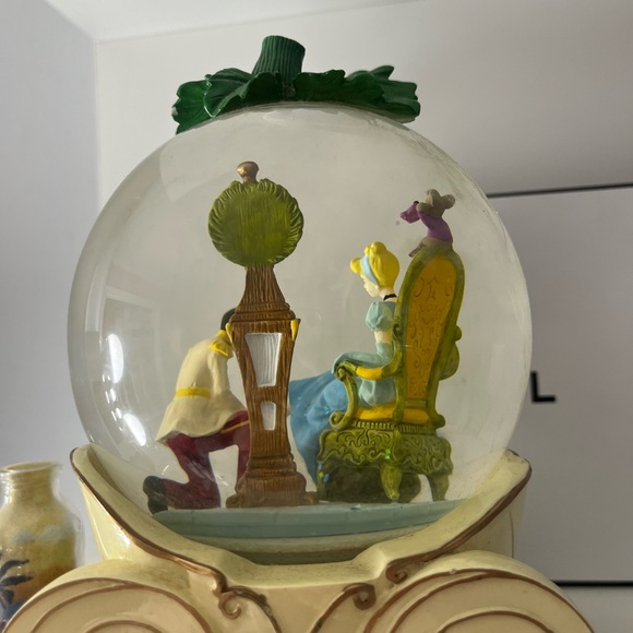 vintage disney cinderella snow globe - Picture 3 of 4